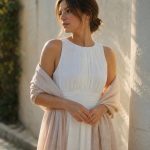 découvrez des astuces pratiques et élégantes pour masquer vos bras avec une robe sans manches et vous sentir belle en toute confiance.